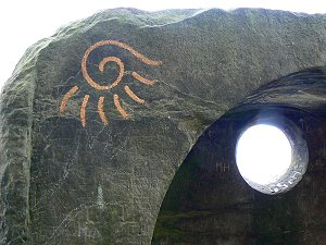 Externsteine: Graffiti auf dem Turmfelsen