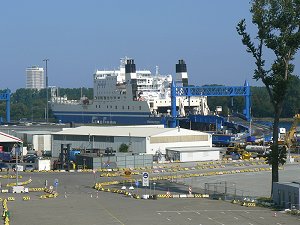 Fähre am Fährhafen Skandinavienkai