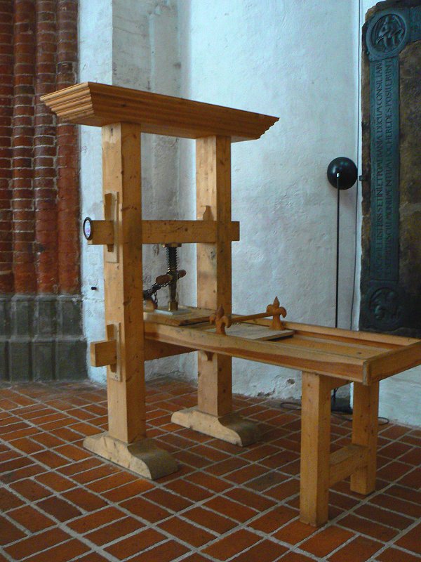 Astronomische und astrologische Kirchenuhr