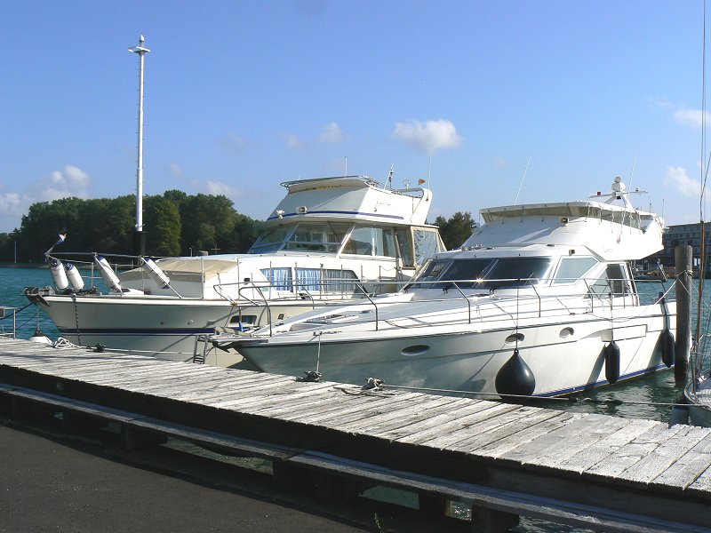 Hochsee-Yachten an der Trave bei Travemünde