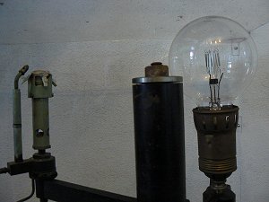 Lichtquellen-Wechselvorrichtung zwischen Glühbirne und Gaslampe