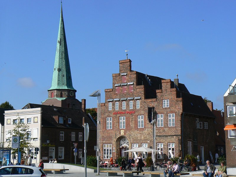 Travemünde mit St.-Lorenz-Kirche und Alter Vogtei