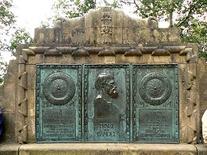 Gedenktafel für Ernst von Bandel am Hermannsdenkmal