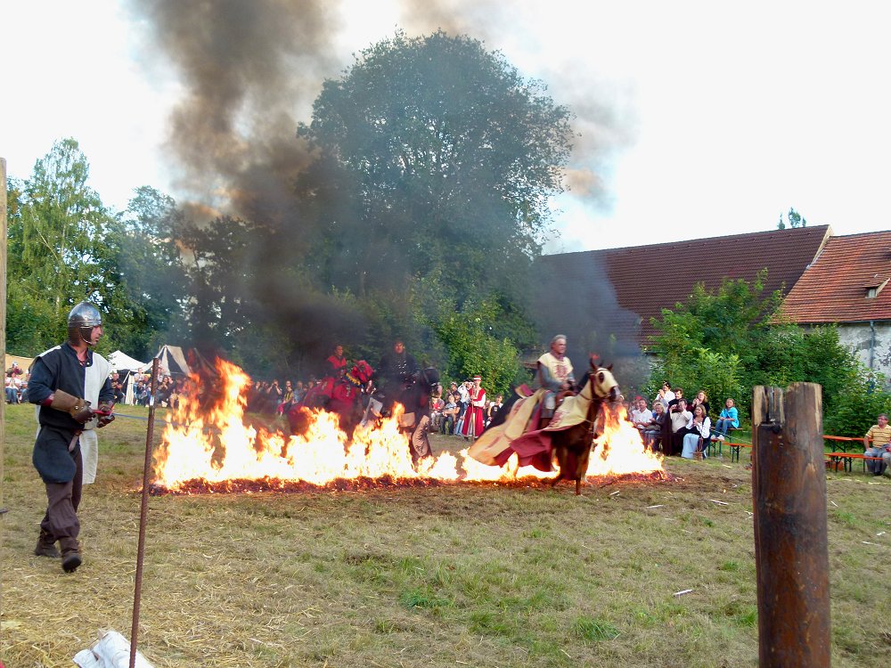 Ross und Reiter durchs Feuer